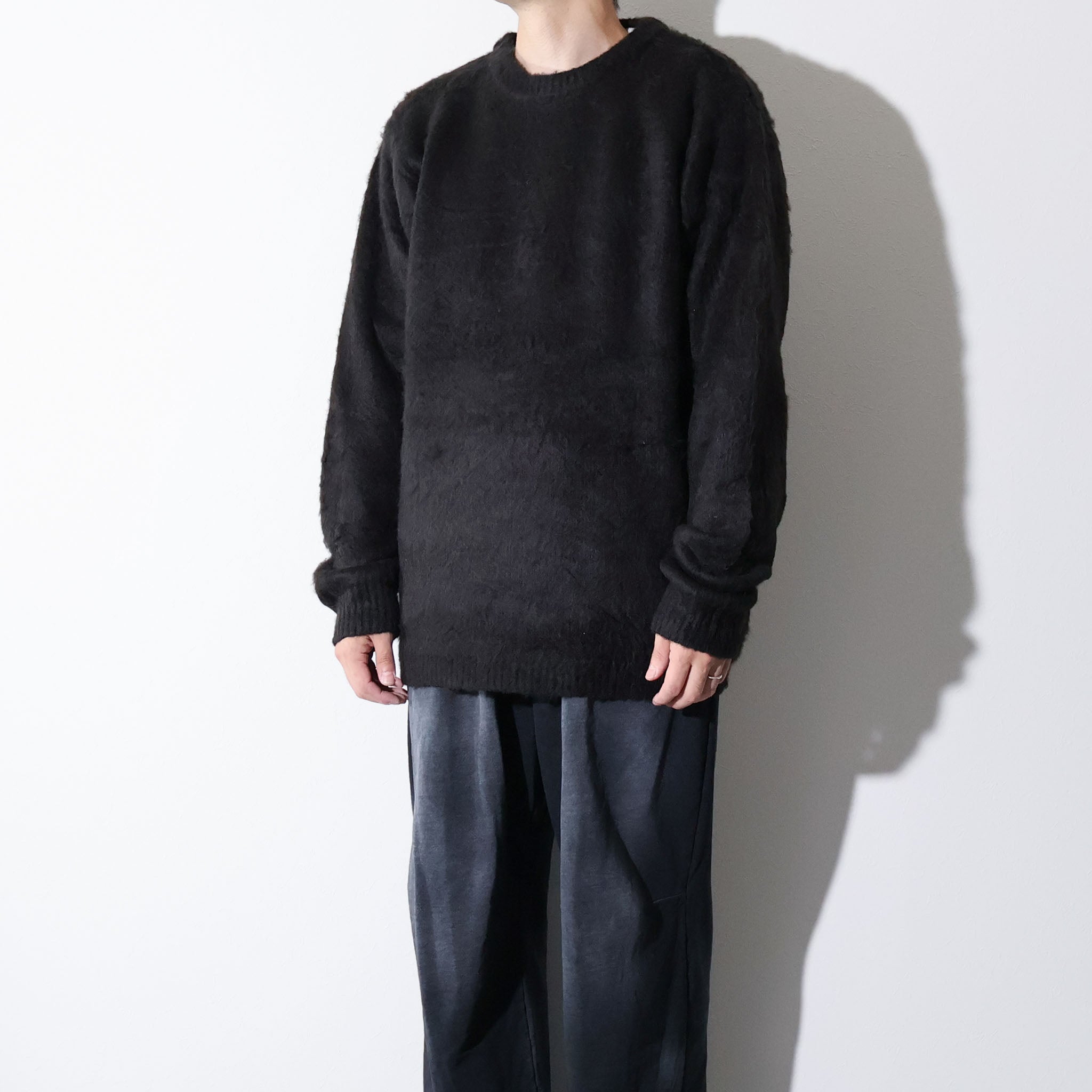 UNIVERD72 / 22327 MOHAIR TOUCH CREW NECK SWEATER BLACK