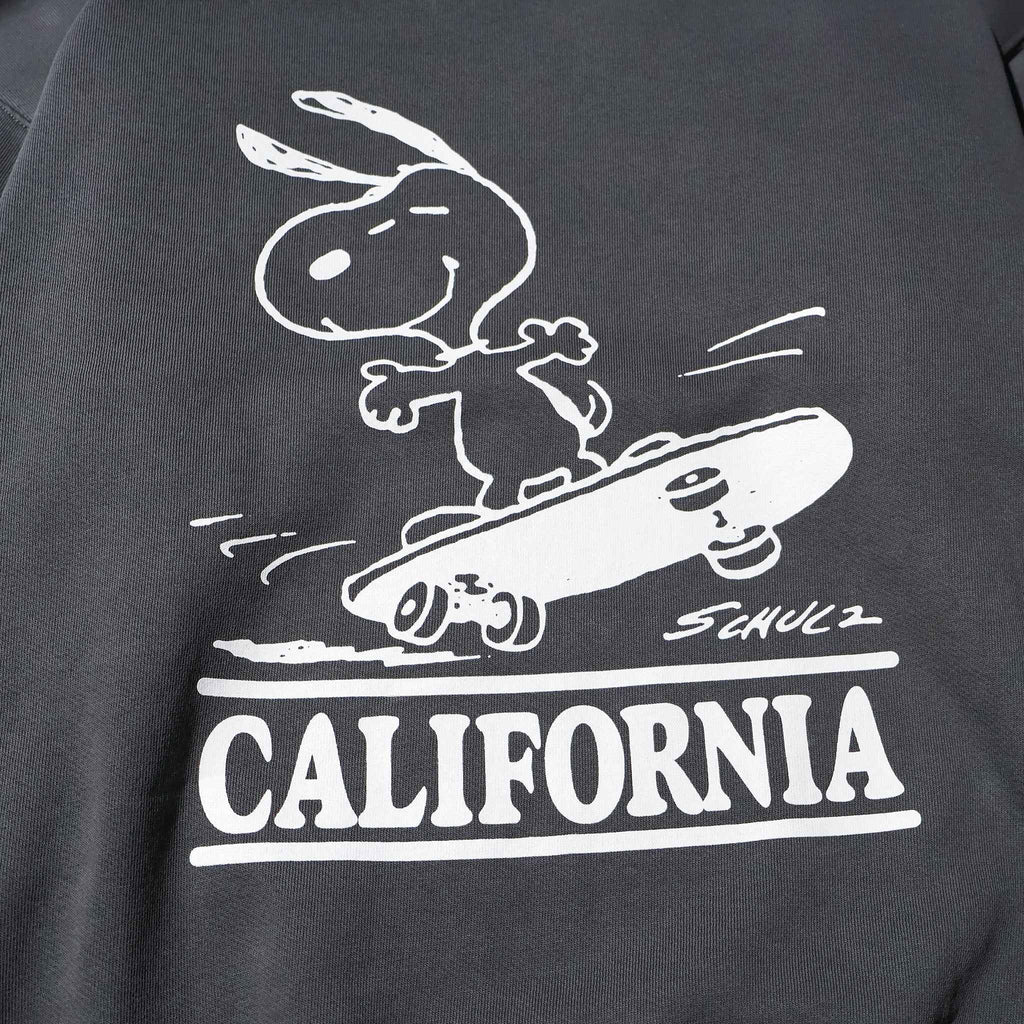 PEANUTS / PIGMENT CREW NECK SWEAT BLACK