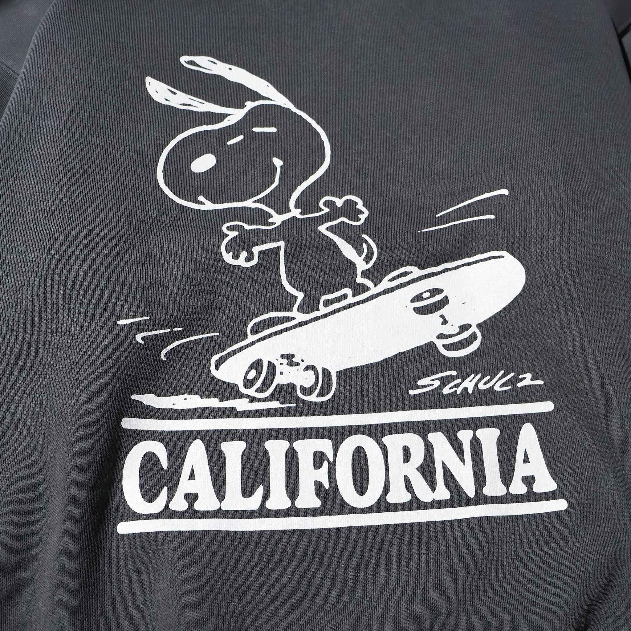 PEANUTS / PIGMENT CREW NECK SWEAT BLACK