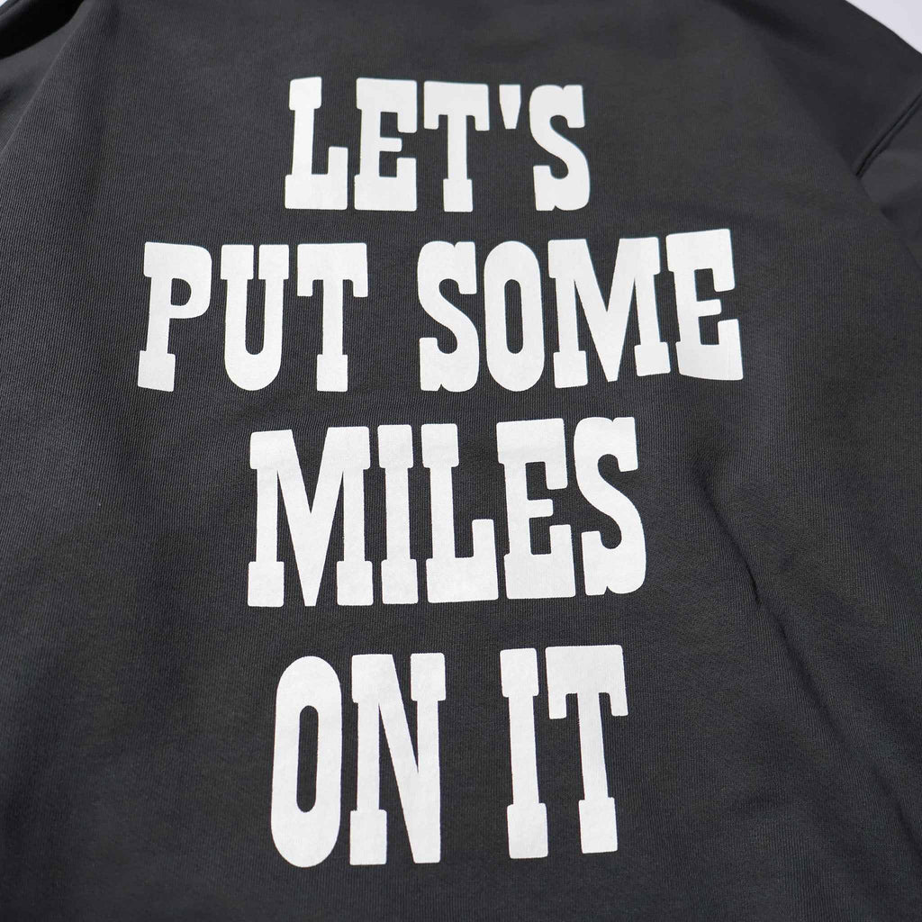 PEANUTS / PIGMENT CREW NECK SWEAT BLACK