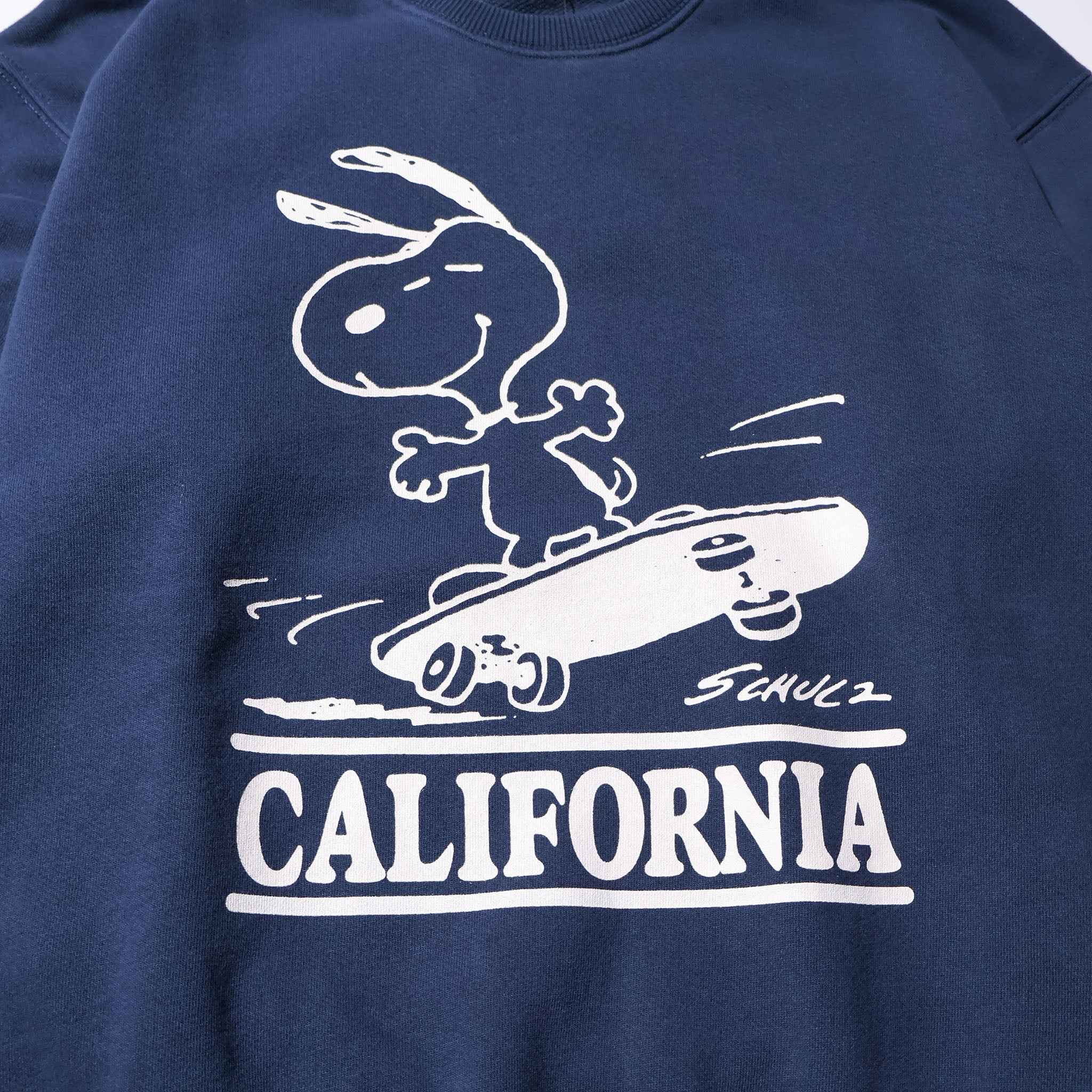 PEANUTS / PIGMENT CREW NECK SWEAT NAVY