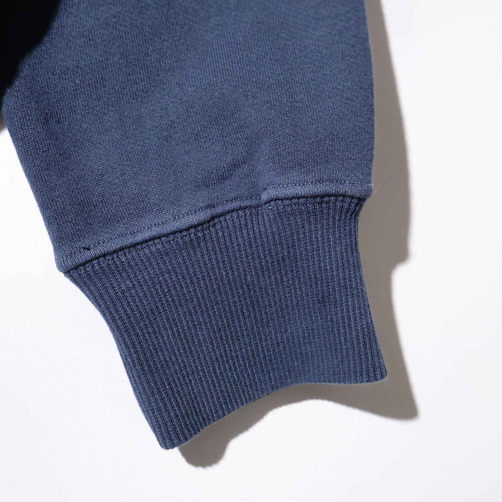 PEANUTS / PIGMENT CREW NECK SWEAT NAVY