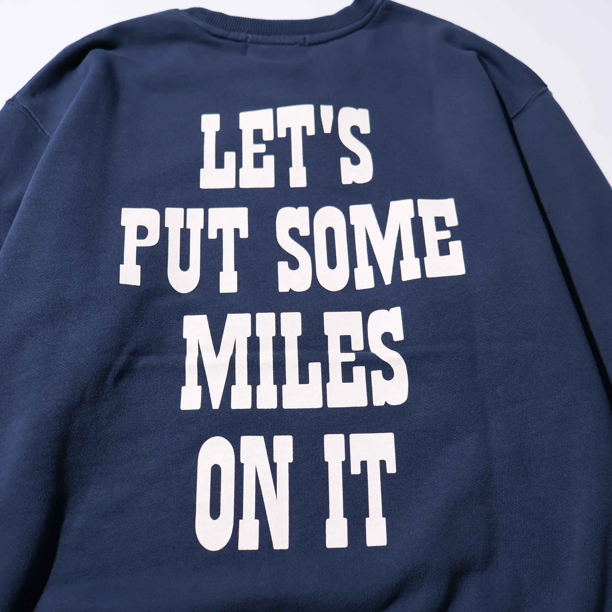 PEANUTS / PIGMENT CREW NECK SWEAT NAVY
