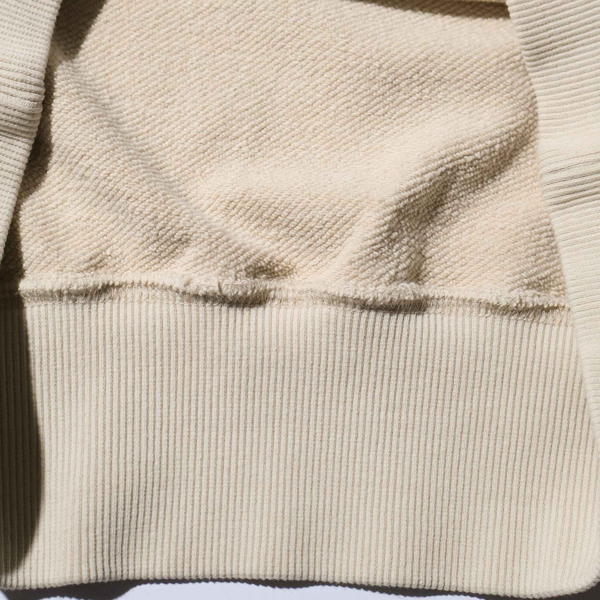 PEANUTS / PIGMENT CREW NECK SWEAT NATURAL