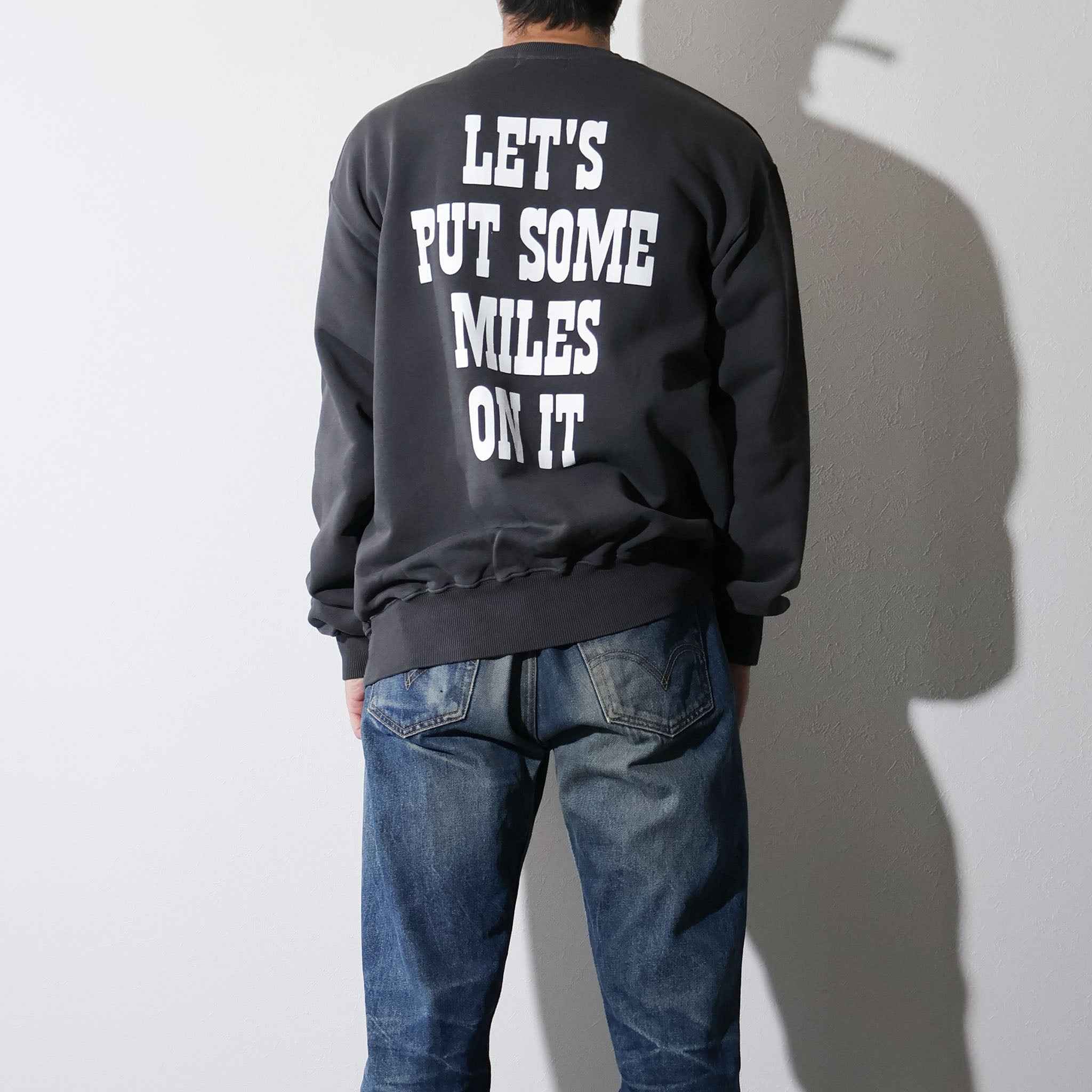 PEANUTS / PIGMENT CREW NECK SWEAT BLACK