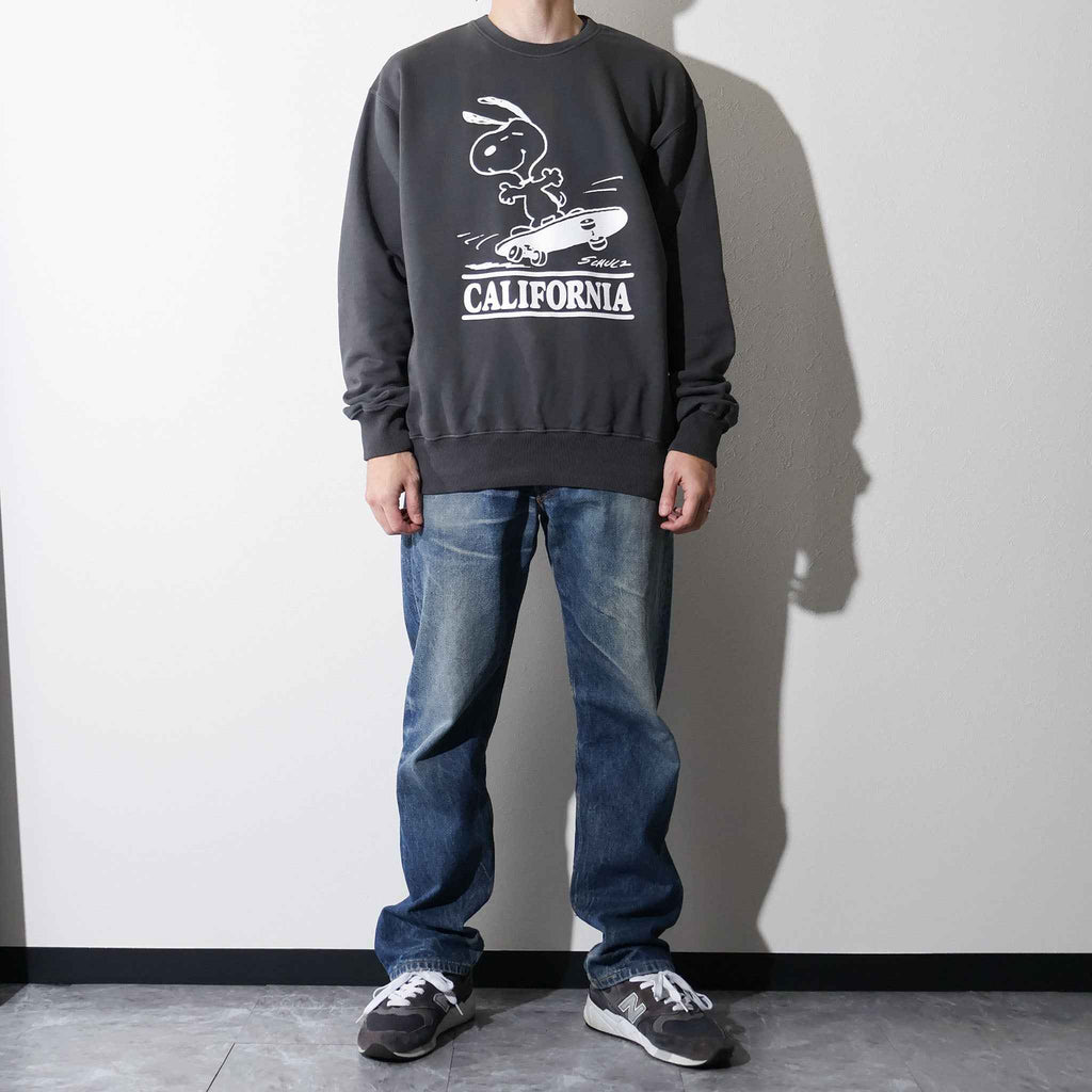 PEANUTS / PIGMENT CREW NECK SWEAT BLACK