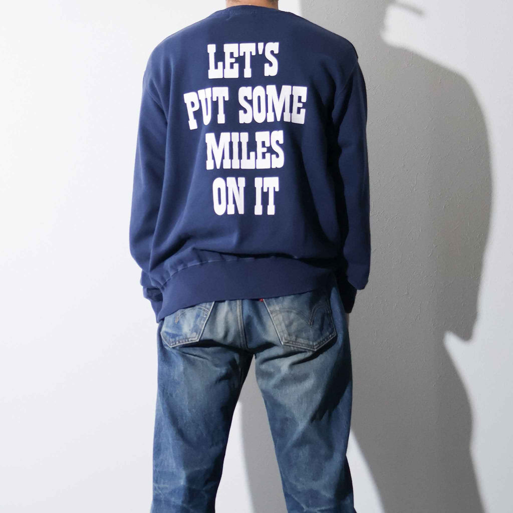 PEANUTS / PIGMENT CREW NECK SWEAT NAVY