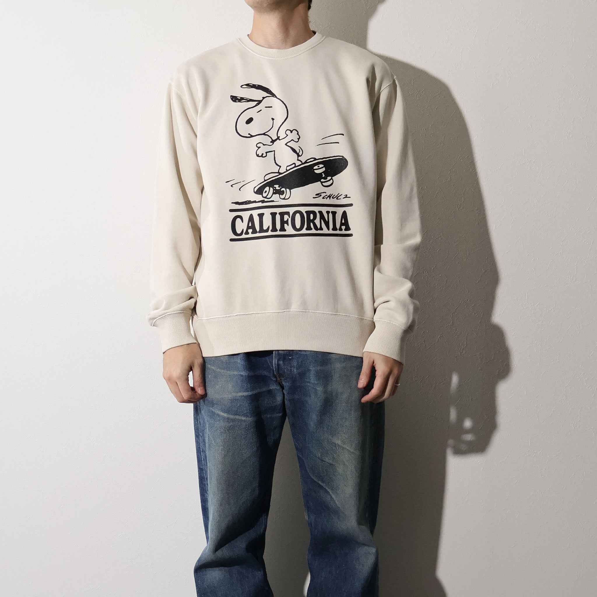 PEANUTS / PIGMENT CREW NECK SWEAT NATURAL