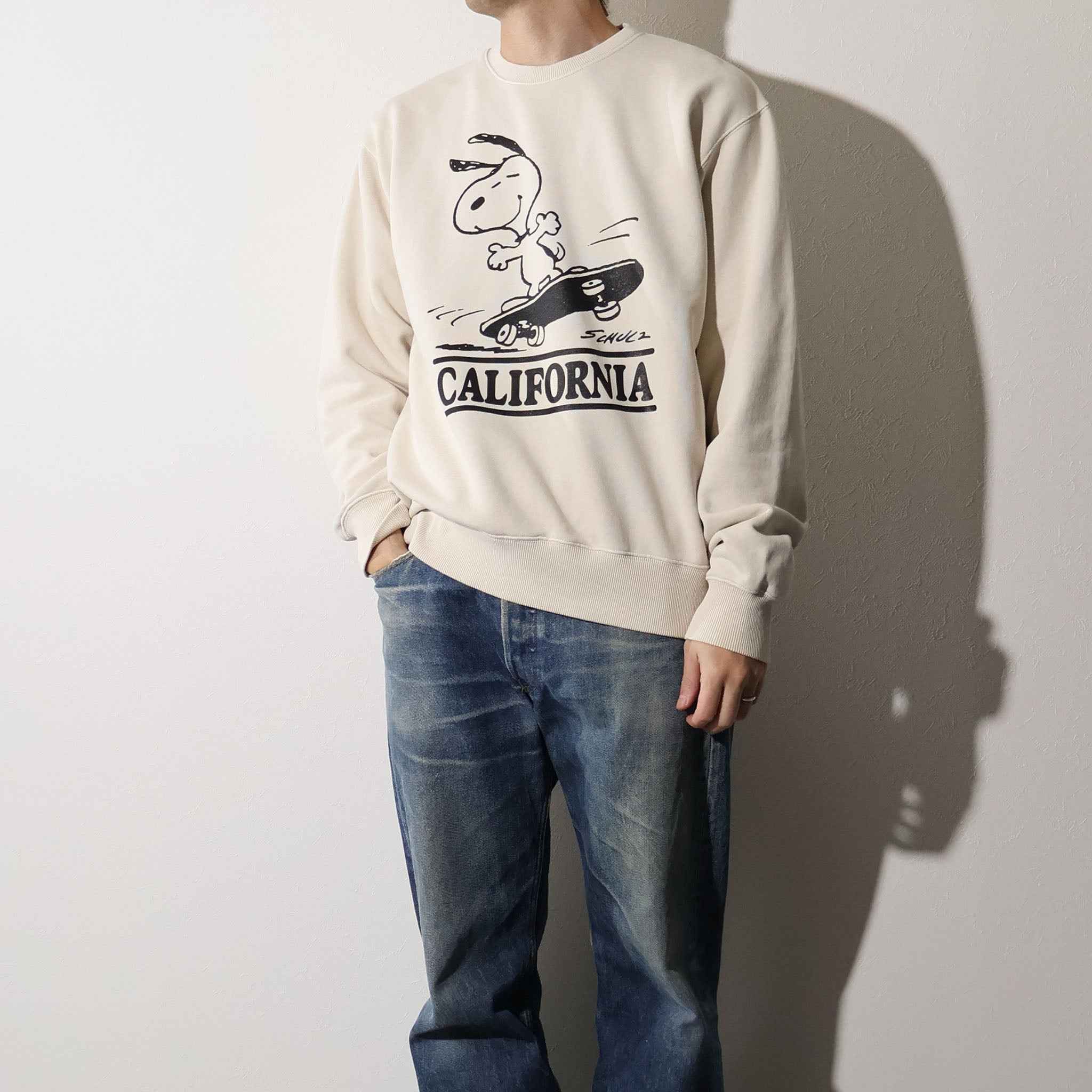 PEANUTS / PIGMENT CREW NECK SWEAT NATURAL