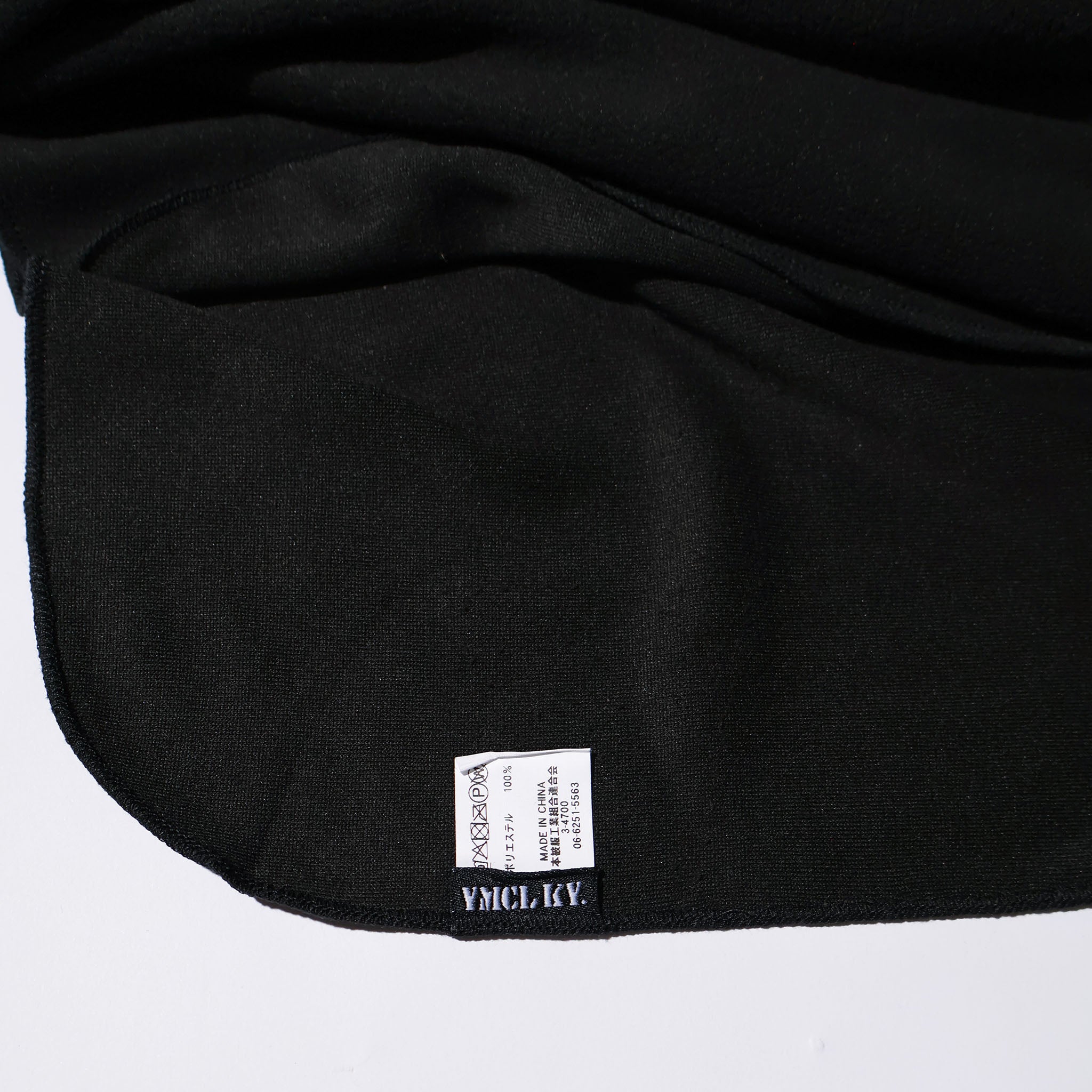 YMCLKY / FLEECE SCARF WITH POUCH