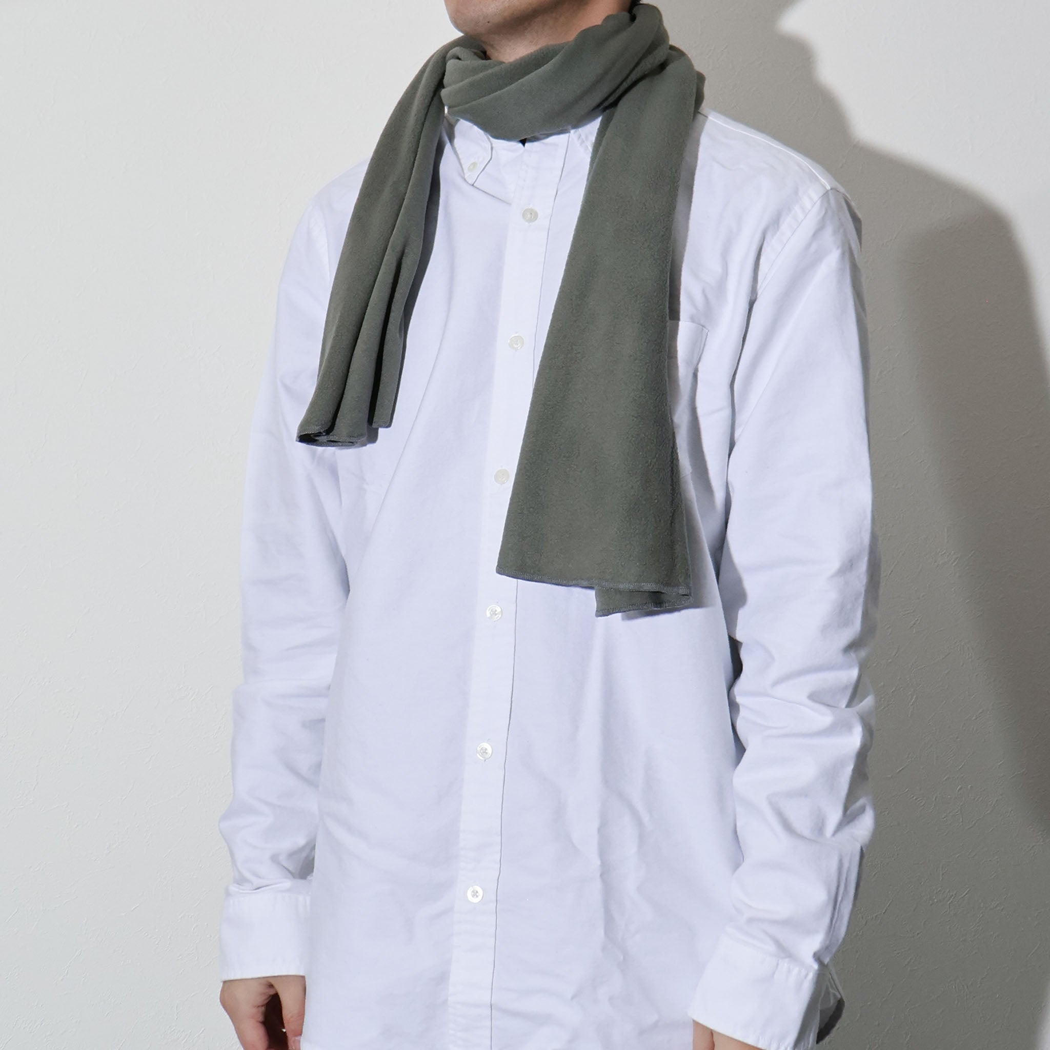 YMCLKY / FLEECE SCARF WITH POUCH