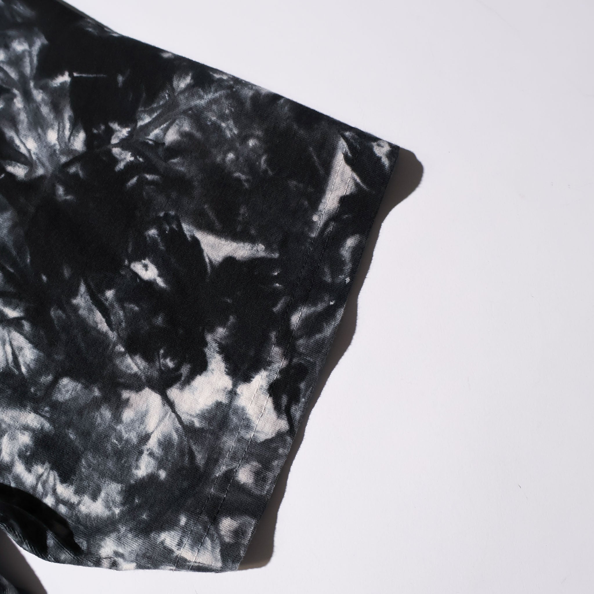 SHAKA WEAR / 7.5 OZ MAX HEAVYWEIGHT TIE DYE TEE