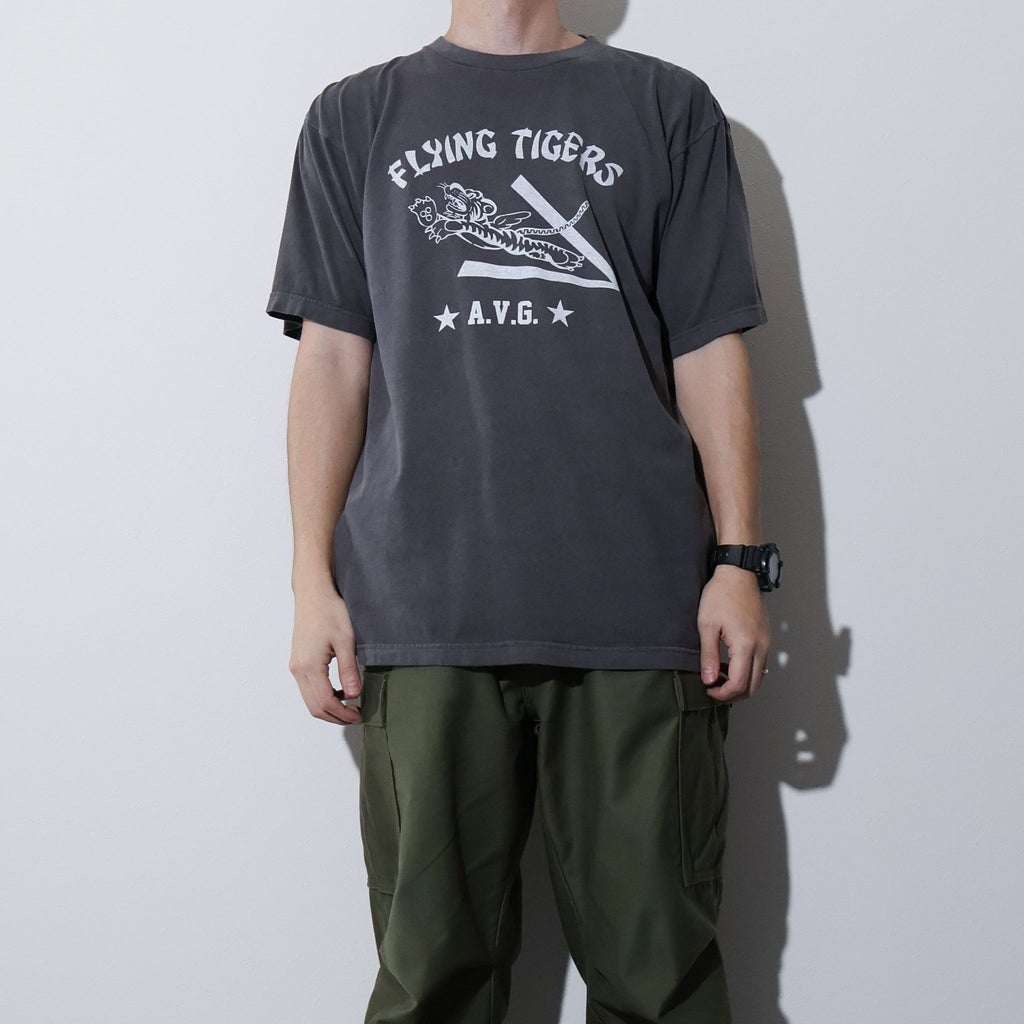 HOUSTON / 22440 PIGMENT PRINT TEE (FLYING TIGER) - TRUTH