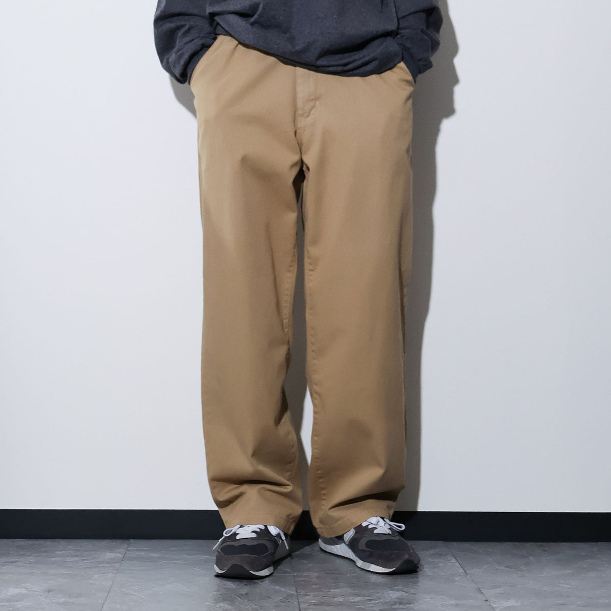 NEO BLUE / BAGGY CHINO PANTS KHAKI