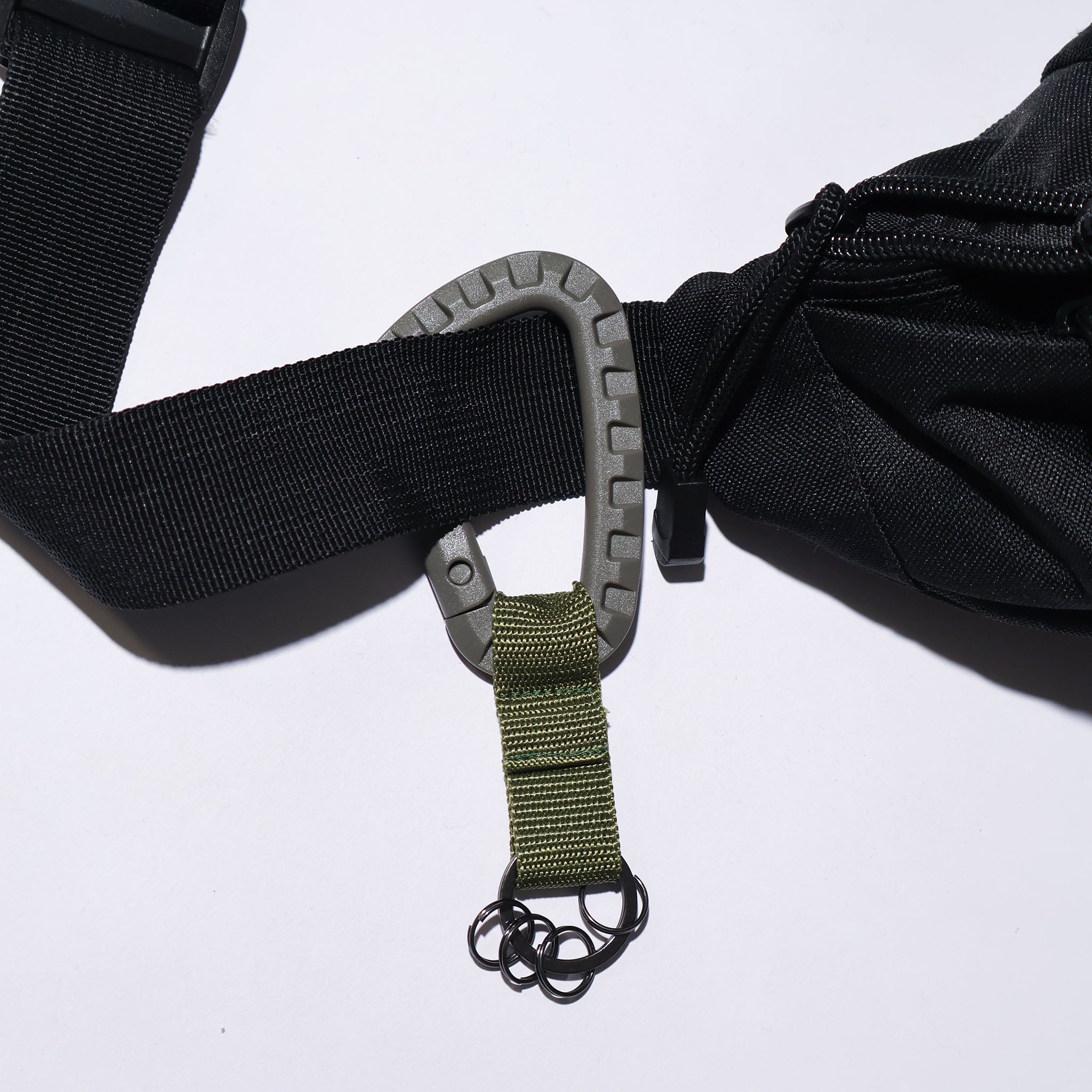 TRUTH / MILITARY CARABINER KEY HOLDER